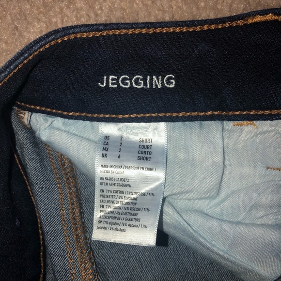 American Eagle Dark Wash Ripped Jeans - Picture 4 of 6
